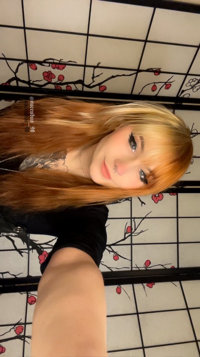 Amber Hawking tweet media