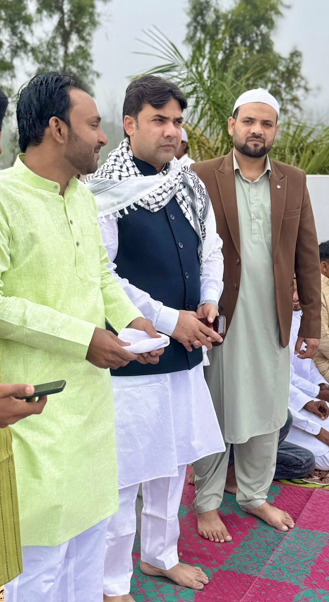 WasimAkramTyagi's tweet image. महक उठी है फ़ज़ा पैरहन की ख़ुशबू से 
चमन दिलों का खिलाने को ईद आई है! 

त्रिदेव Wasim Saleem Zakir #Eid2026 #Eid #EidMubarak