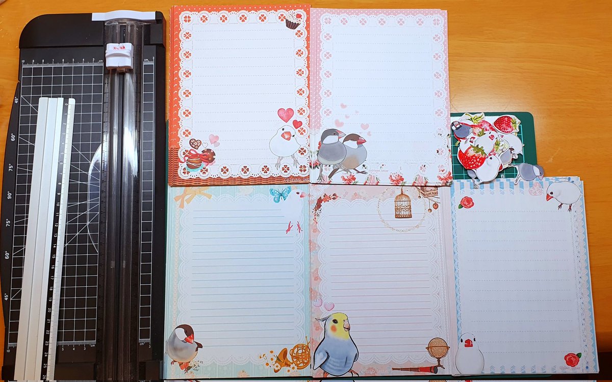 naomi_cluster's tweet photo. ①アナログ絵➜デジ絵変更 文鳥似顔絵
②③④オリジナルレターセット
#絵描き #似顔絵 #アナログ絵 #スケッチ #模写 #イラスト #創作 #文鳥 #紙モノ #レターセット https://t.co/7rLkQMI3Qr