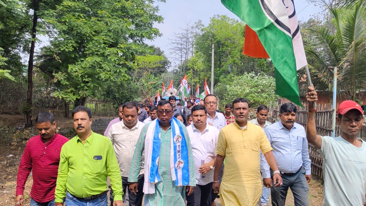 Rothin1973's tweet photo. আজ ২৪৭ শালতোড়া বিধানসভা কেন্দ্রে জননেত্রী মমতা ব্যানার্জী-র মনোনীত তৃণমূল কংগ্রেসের প্রার্থী, জনপ্রিয় জননেতা, *উত্তম বাউরী* মহাশয়ের প্রচারের কিছু মুহূর্ত।।

শালতোড়া , মেজিয়া অঞ্চল https://t.co/WyDEgasiPD