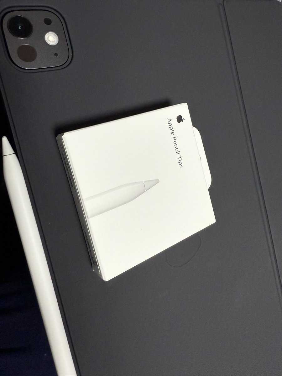 Rod_Tsumura's tweet image. Just got in mail , new tips for my Apple Pencil , thanks @Apple 
The Paper Touch film that simulates paper is very useful, but it does wear down the tip of the pen a little 🫠😅

#applepencilpro #ipadpro #apple