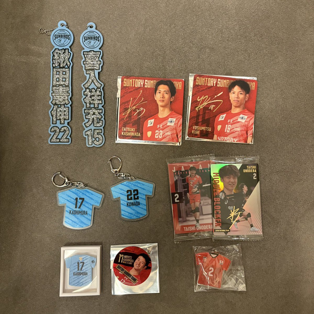 sn_9310's tweet photo. サントリーサンバーズ大阪　グッズ
クリアカード ver.4 svリーグ 男子バレー

【譲】画像
【求】小川智大選手(異種可)or定価買取
⚠️交換優先です😖💦

2枚目に過去グッズも載せてます。お譲りしたいのでお気軽にお声がけください🥹
現地交換もしくは郵送にてお願いします🙇‍♀️ https://t.co/R0cnDctO4u