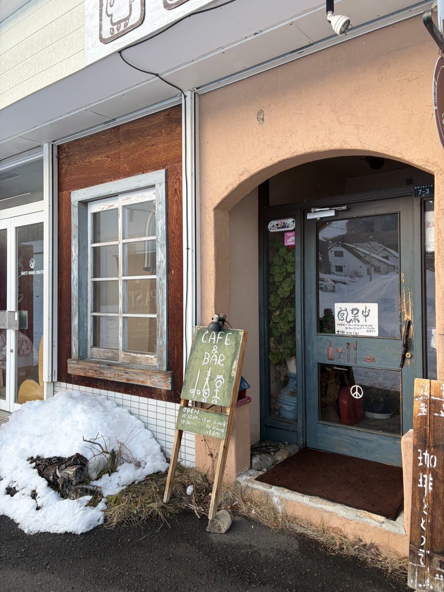 forsibyl's tweet photo. ノアがある日「近所にやばい店ありました！」と教えてくれた小春堂。パスタが美味しい喫茶店で、併設されたスタジオにライブ・レコーディング環境が整っており、ここで面白いイベント打ちたい！！とノアと一緒に企画しました☕️🍝

私past honey merci名義で歌いに行きますので、春のおでかけにぜひ🌷 https://t.co/sWhWFRwbb3