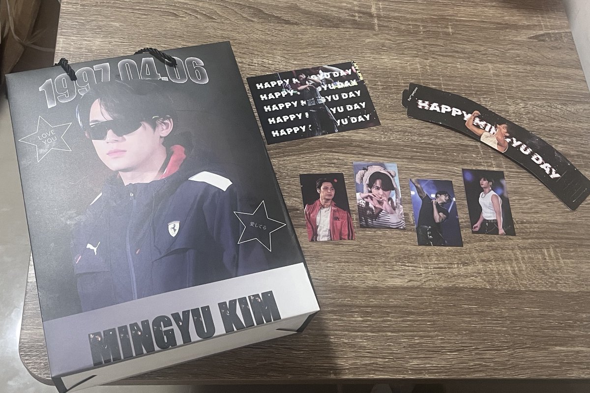 기본 특정 샘플 공개 🖤
4/4-6 홍대에서 같이 밍구 생일 축하하죠!!

#MINGYU #민규 #김민규 
#ミンギュ #金珉奎
#세븐틴 #SEVENTEEN
<a href="/pledis_17/">세븐틴(SEVENTEEN)</a>