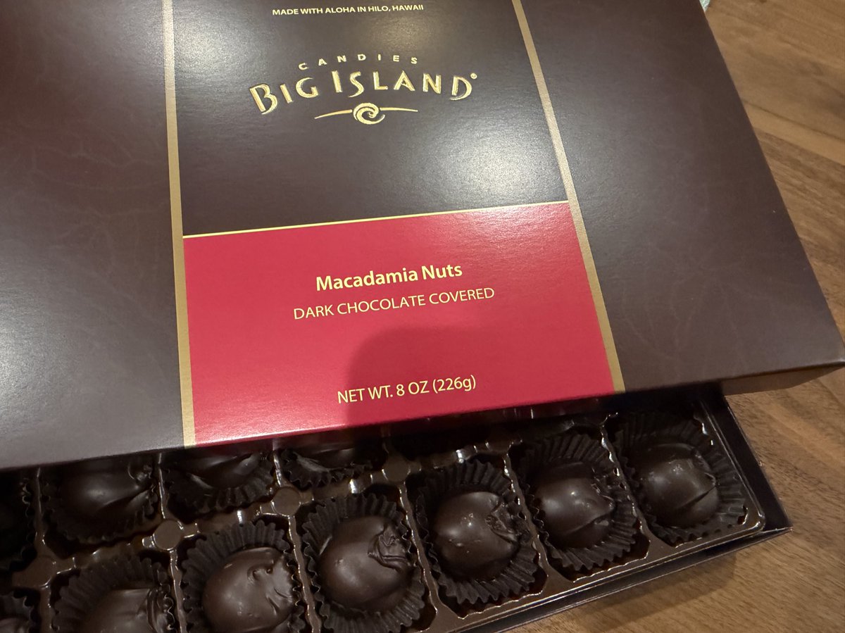 2020jgc5's tweet image. ハワイ🏝️
ビッグアイランドキャンディーズに寄ると必ずこれらを自分用に買ってます☺️

帰国後少しずつ楽しむのだ💗

#hawaii
#マカダミアナッツチョコ
#ビスコッティ
#自分土産
#ハワイ島