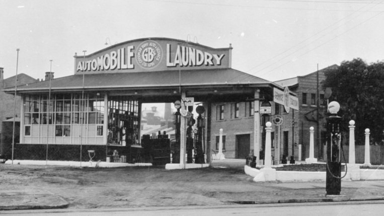 MichaelSmyth_'s tweet image. 100 years ago, corner of West Terrace &amp;amp; Hindley Street. Where Macca's now stands was the Goodman Brothers "Automobile Laundry". #Adelaide Pic: @SLSA