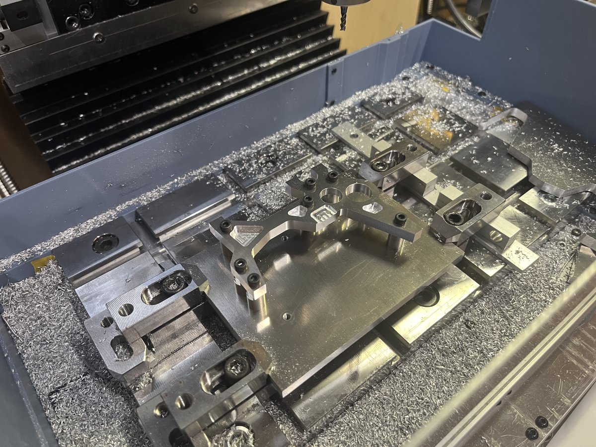 くろすかて tweet media