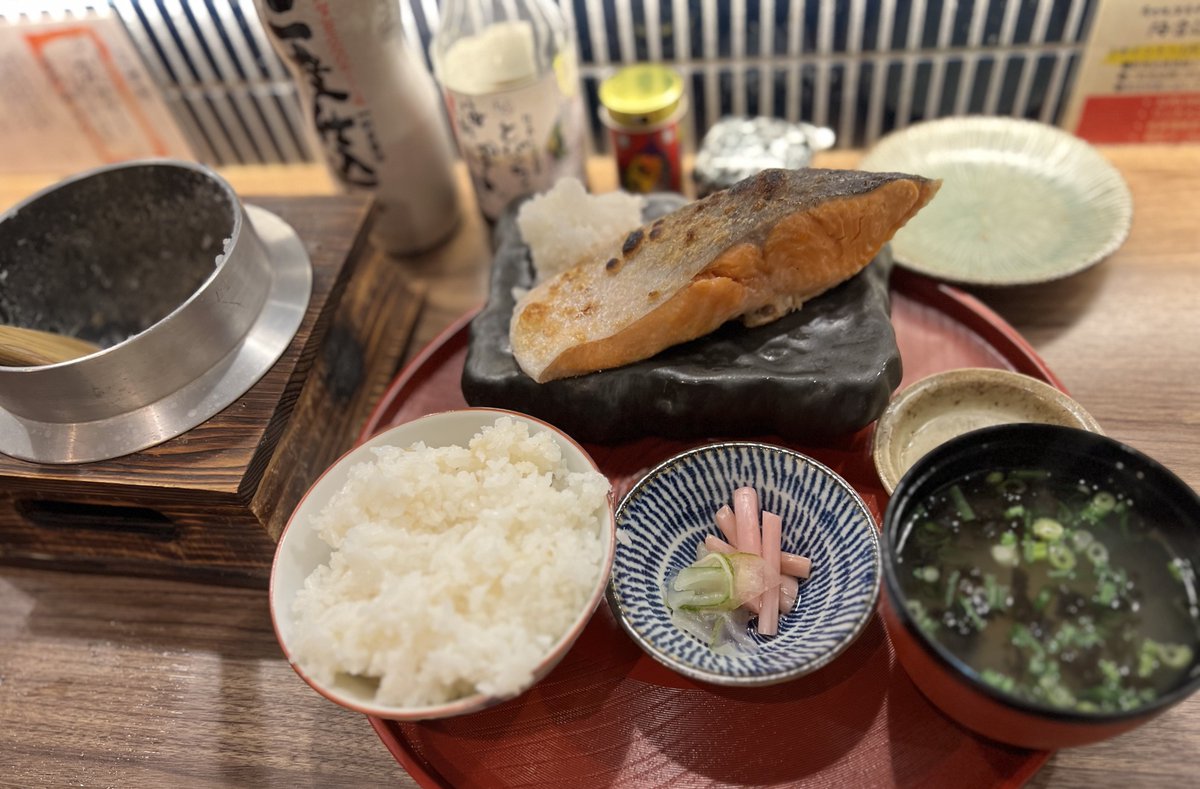 でべ tweet media