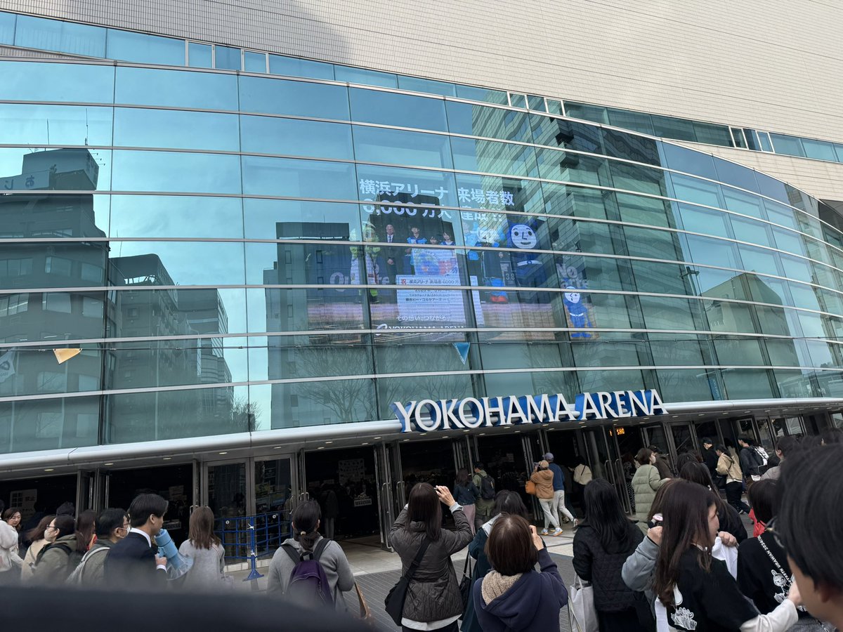 doujimi's tweet photo. 横浜アリーナ来ました〜 #ドリカム #横浜アリーナ #ライブ #ブラック https://t.co/CNIn48xDdf