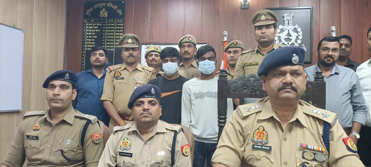 bstvlive's tweet image. लखनऊ: पुलिस ने किया लूट की 2 घटना का खुलासा

➡यूपी यक्ष एप से पकड़े गए आरोपी
➡लूटी गई बाइक और मोबाइल बरामद
➡सुमित, मनोज से बदमाशों ने लूट की थी
➡अजय और लक्की राजपूत गिरफ्तार
➡आरोपियों के दो साथी फरार, तलाश जारी
➡काकोरी पुलिस ने किया लूट का खुलासा

#Lucknow #Police #Robbery