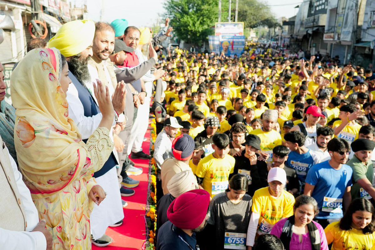 parminder_goldy's tweet photo. ਅੱਜ ਮਾਹਿਲਪੁਰ ਵਿਖੇ ਮੁੱਖ ਮੰਤਰੀ ਭਗਵੰਤ ਸਿੰਘ ਮਾਨ ਜੀ ਦੀ ਅਗਵਾਈ ਹੇਠ ਸ਼ਹੀਦ-ਏ-ਆਜ਼ਮ ਭਗਤ ਸਿੰਘ ਜੀ ਦੇ ਸ਼ਹਾਦਤ ਦਿਵਸ ਮੌਕੇ  “ਸ਼ਹੀਦ ਭਗਤ ਸਿੰਘ ਰਾਸ਼ਟਰੀ ਮੈਰਾਥਨ”  ਕਰਵਾਈ ਗਈ
ਇਸ ਮੌਕੇ ‘ਤੇ ਪੰਜਾਬ ਦੇ ਡਿਪਟੀ ਸਪੀਕਰ ਜੈ ਕ੍ਰਿਸ਼ਨ ਰੌੜੀ ਜੀ ਅਤੇ ਗੁਰਪ੍ਰੀਤ ਕੌਰ ਮਾਨ ਮੈਡਮ ਵੱਲੋਂ ਯੂਥ ਨੂੰ ਖੇਡਾਂ ਨਾਲ ਜੁੜਨ ਲਈ ਪ੍ਰੇਰਿਤ ਕੀਤਾ@msisodia https://t.co/B07tPK01xh