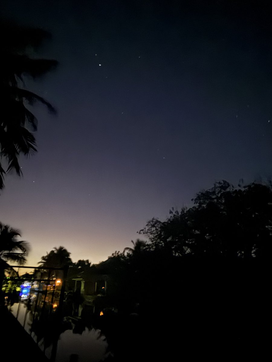 azdani1's tweet image. It is almost 7 am and there are still stars up. Tell me again why we need DST?  #DST #StandardTime #KeepStandardTime