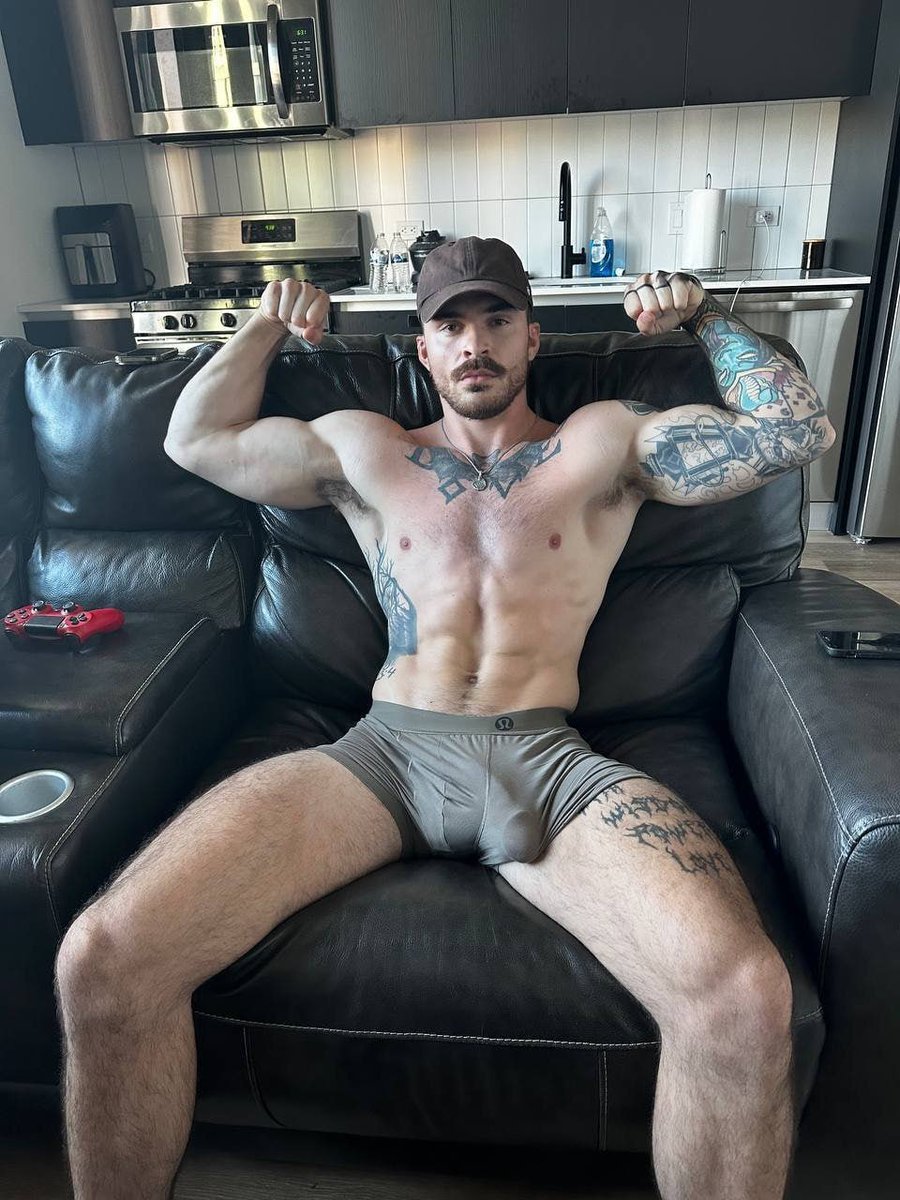 not22back's tweet photo. The Alpha White Man dominates and owns every space👌🏻👌🏻
Even “your” house belongs to Him👌🏻💪🏻
The White Man owns all, the White Man owns you👌🏻👌🏻🦮🦮 https://t.co/CnWB5gTr5g