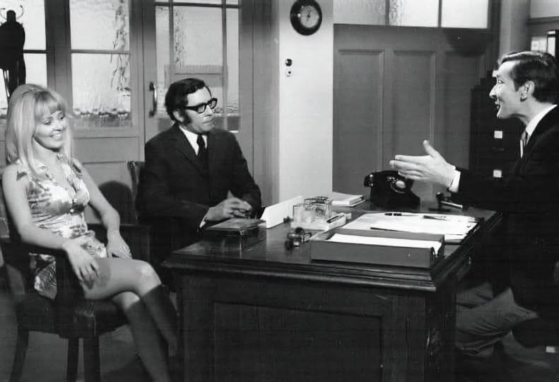 Carry On Tittering tweet media