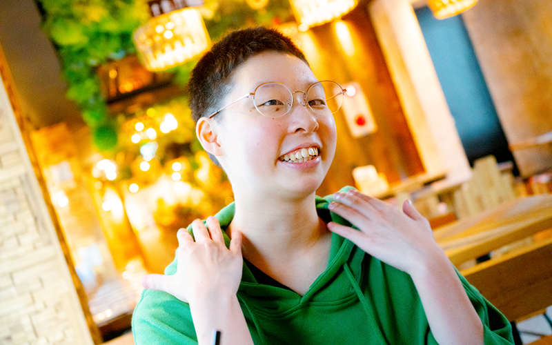 LGBTER_'s tweet photo. 女に見られることに違和感を覚え、検索するうちにXジェンダーという言葉に出会った。まだ、16歳。将来、彼女を見つけて結婚式を挙げる淡い夢を思い描く。

岡野 礼奈さん
#Xgender #Xジェンダー
#インタビュー 前編

#LGBT #LGBTQ #LGBTER
＜アーカイブ＞
https://t.co/D0K8POi5RK https://t.co/p0pAzJumCb
