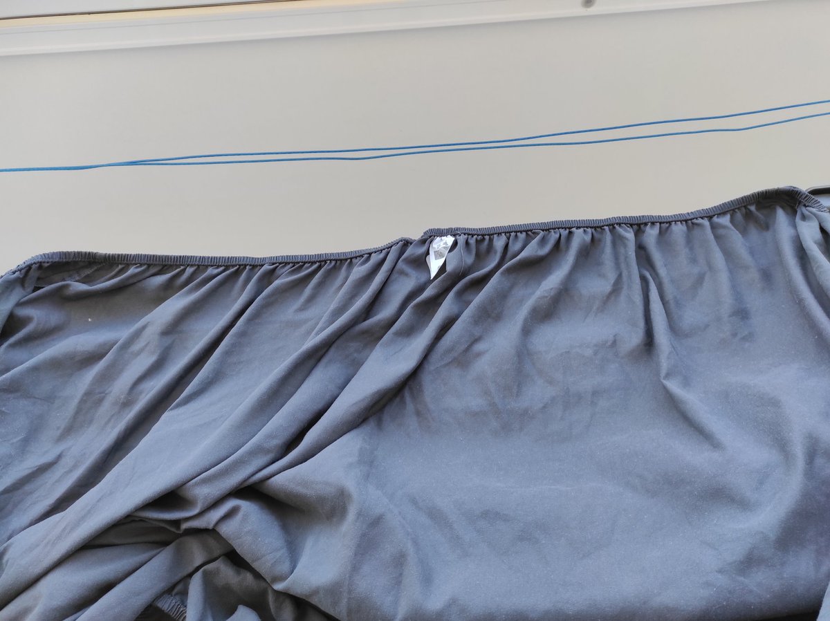 Was für Monster machen denn das Fußende in die Mitte? Immerhin die kurze Seite!