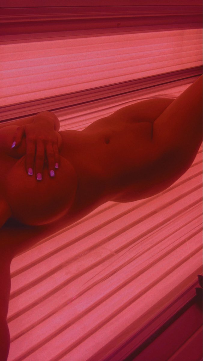 theNaughtyPair1's tweet photo. Must be tan oβclock ππβοΈ
#sunbedgirl #tanning #thatglow #onlyfans #OF #explicit #naughtyside #cheeky #whosjoining https://t.co/vmIaPoUrwF