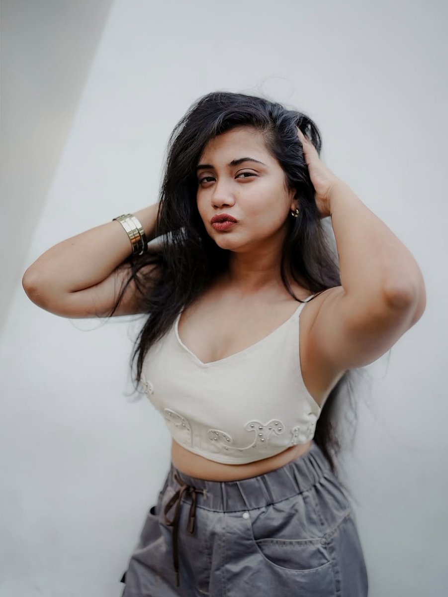 Bi_curious tweet media