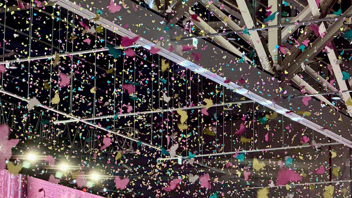 🍀

오랜만에 만난 DAY6 🩷💛🩵
참으려 해봤지만 더는 안되겠어요🥹
‘너희는 나한테 위로였구나’ 라는
소중한 마음을 다시금 느끼게 해준 하루🙏🏻

#데이식스 #전국투어 #대전 #막콘