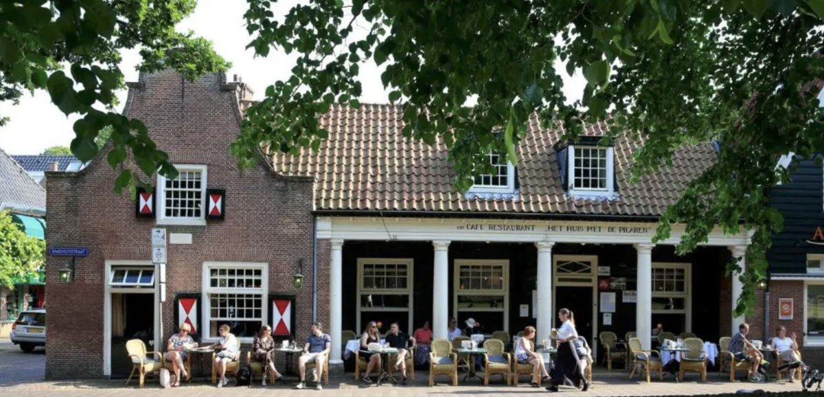 Een fijne zondag! U bent van harte welkom op ons gezellige terras.