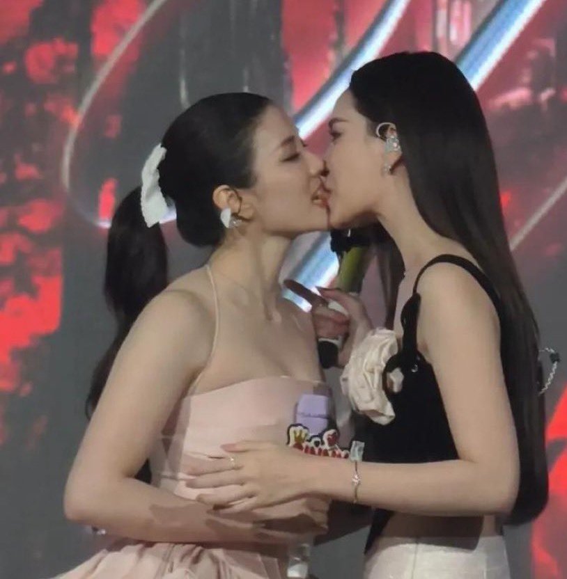 Sensitive ☁️🍀🇧🇷 tweet media