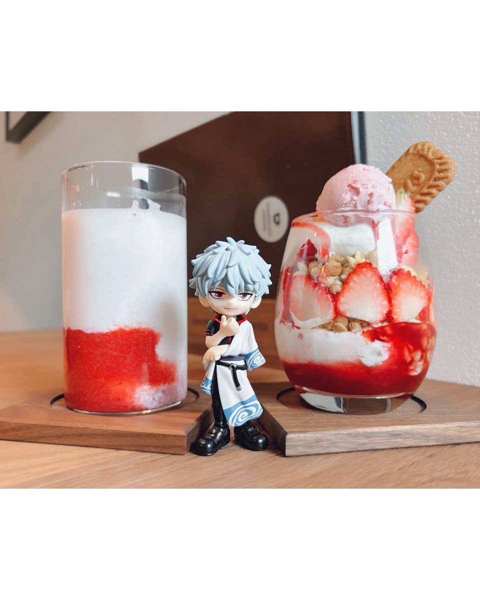 いちごパフェといちご牛乳と坂田