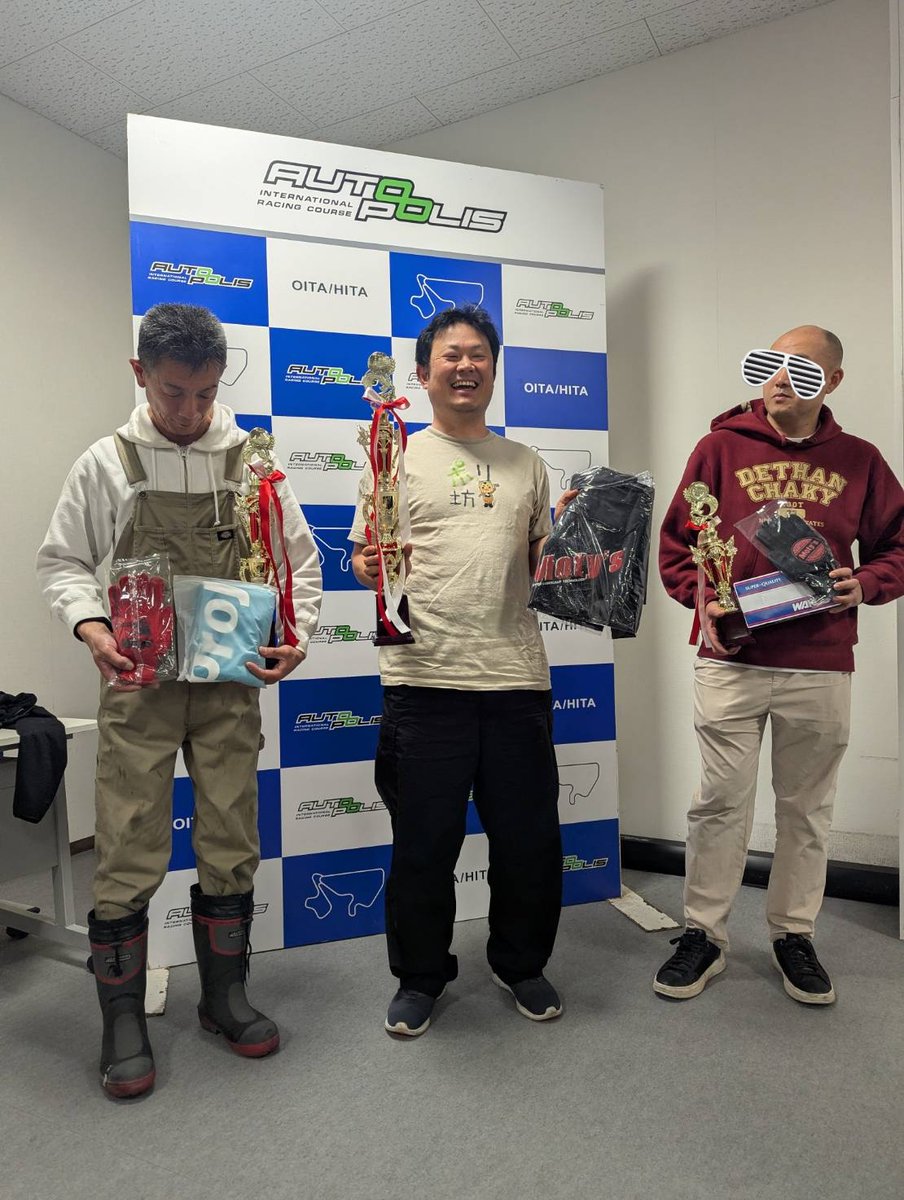 まえごん tweet media