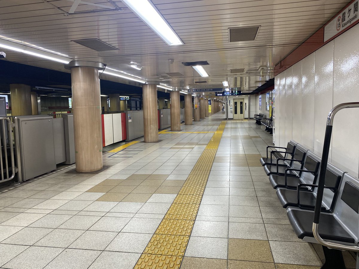 霞ヶ関駅はすいている日曜日