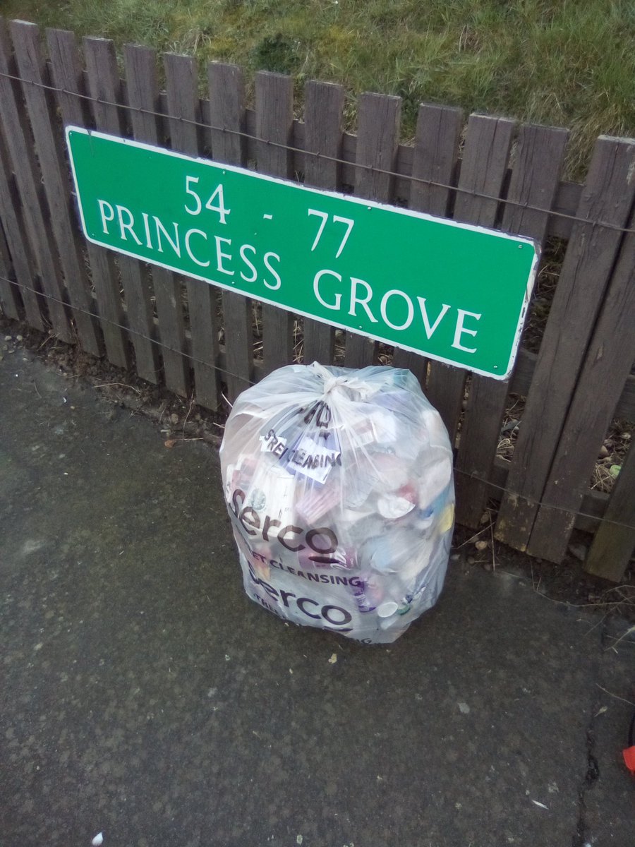 Litterwatch1's tweet image. Big thank you to Gary for collecting a bag of litter 👏💚

One bag might not sound huge, but every single one makes a difference — and it all adds up. 
We really appreciate you! 🌍✨

#litterpick #sundaymood☀️ #thanks