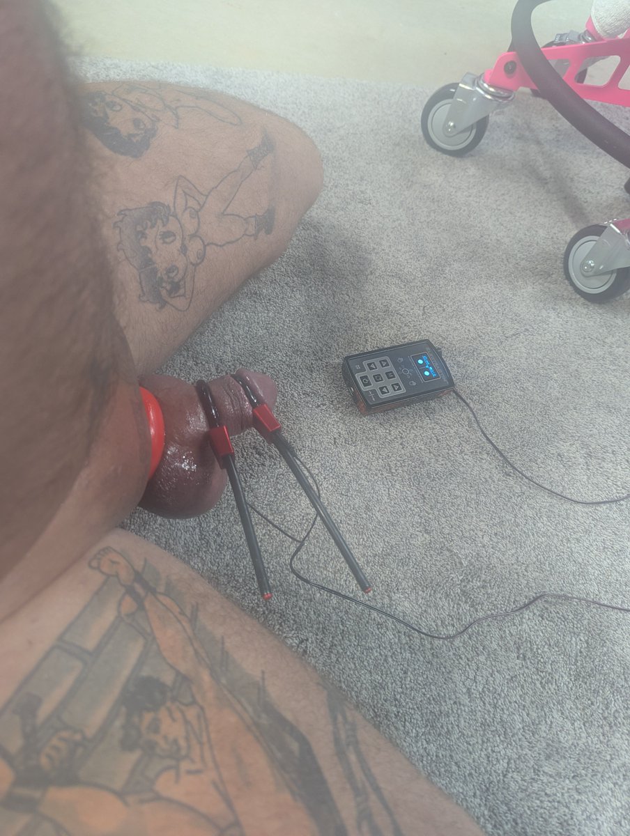 Twopigsfkn tweet media