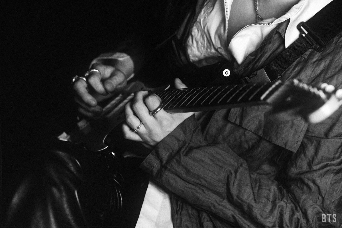 SUGA's 'ARIRANG' Album Photoshoot Sketch

🔗 weverse.io/bts/media/2-17…

(1/3)

#BTS_ARIRANG #SUGA #슈가 #シュガ #AgustD