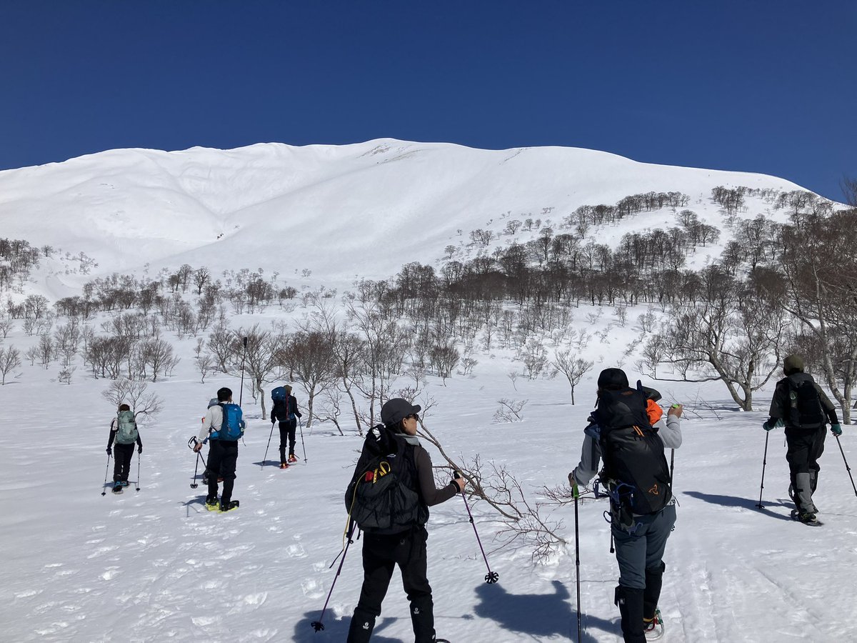 0_sole_mi0's tweet photo. YLTの皆さんと湯殿山へ。初めてのブス沼経由ルートに完全にやられてしまいました。素晴らし過ぎます…。 https://t.co/ARtEFioQhs