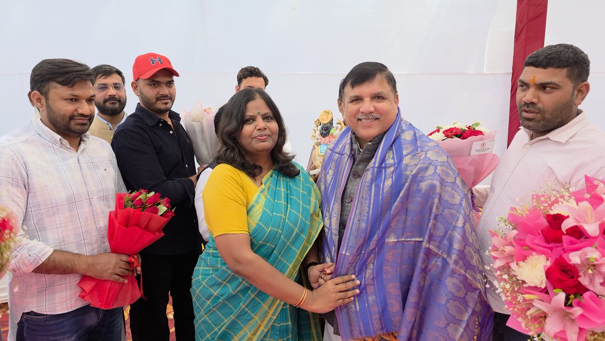 aapsudha's tweet photo. மாநிலங்களவை உறுப்பினர் @SanjayAzadSln அவர்களின் பிறந்தநாளை முன்னிட்டு, அவரது இல்லத்தில் சந்தித்து பிறந்தநாள் வாழ்த்துக்களை தெரிவித்துக் கொண்டேன்.
எளிமையும் உறுதியும் கொண்ட அவரது அரசியல் பயணம் மேலும் சிறக்க இறைவனை வேண்டுகிறேன்.
இனிய பிறந்தநாள் வாழ்த்துக்கள் திரு. சஞ்சய் சிங் ji! https://t.co/HVzOnTXImV