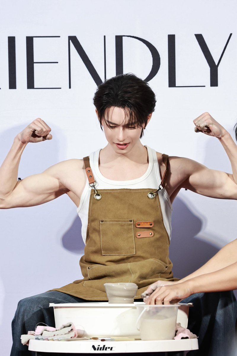 หาเครดิตรูปนี้อย่างบ้าคลั่ง ต้นฉบับอยู่ไหนคะพี่ อยากกราบคนถ่าย สามารถถ่ายสิ่งมหัศจรรย์ออกมาได้ 💪🏼💪🏼💪🏼💪🏼💪🏼💪🏼💪🏼💪🏼

POOH X FRIENDLY ME WORK SHOP
#FriendlyMeWorkShopDayxPooh