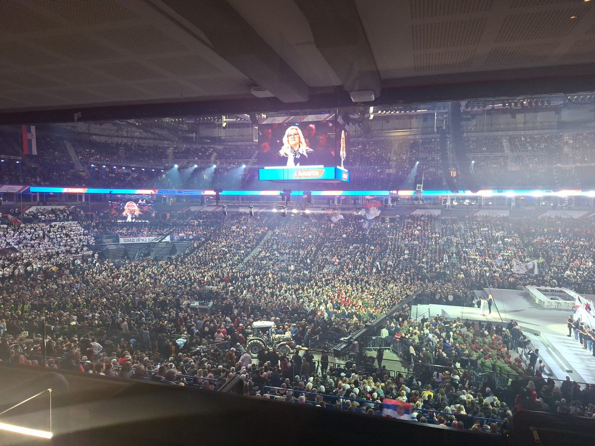 Милош Цветиновић tweet media