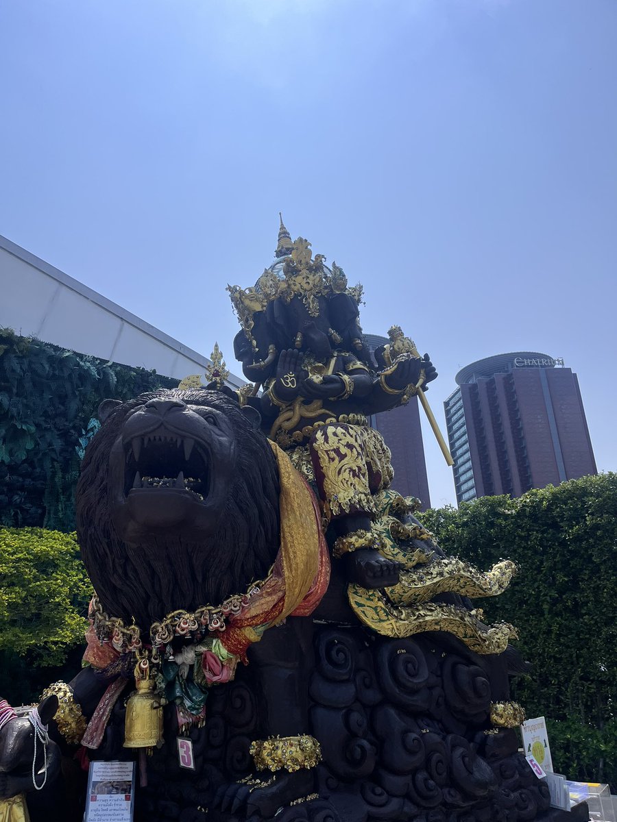 วันนี้เชื่อว่าองค์พ่อลงมาฟังคำขอพร ขอให้สมหวังกันนะคะ 🙏🏻