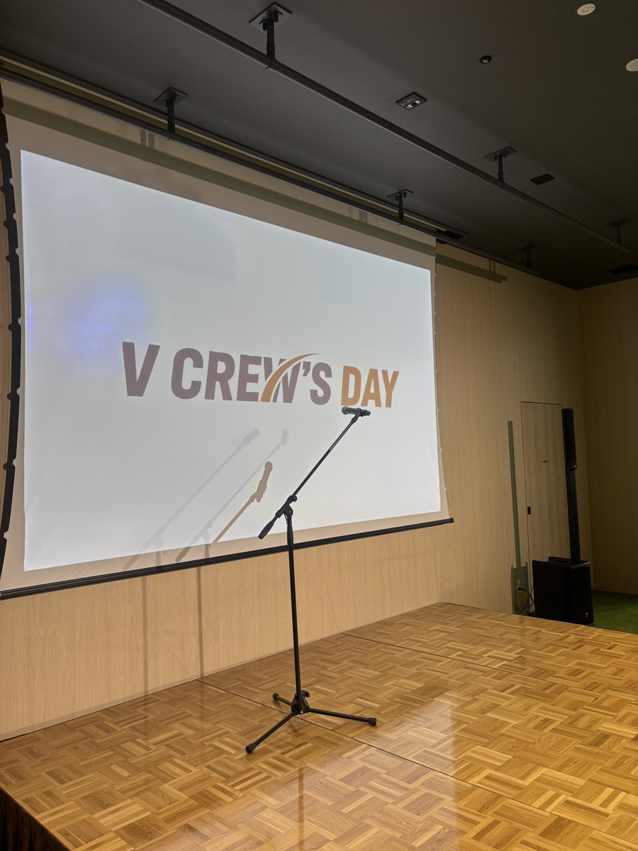 fumiko610's tweet image. 今日はスタジアムシティでアルバイトしてる（通称V CREW）の卒業式で司会してきたんだけど、卒業生と在籍生代表の言葉がそれぞれ素晴らしすぎた👏
みんなに幸あれ！