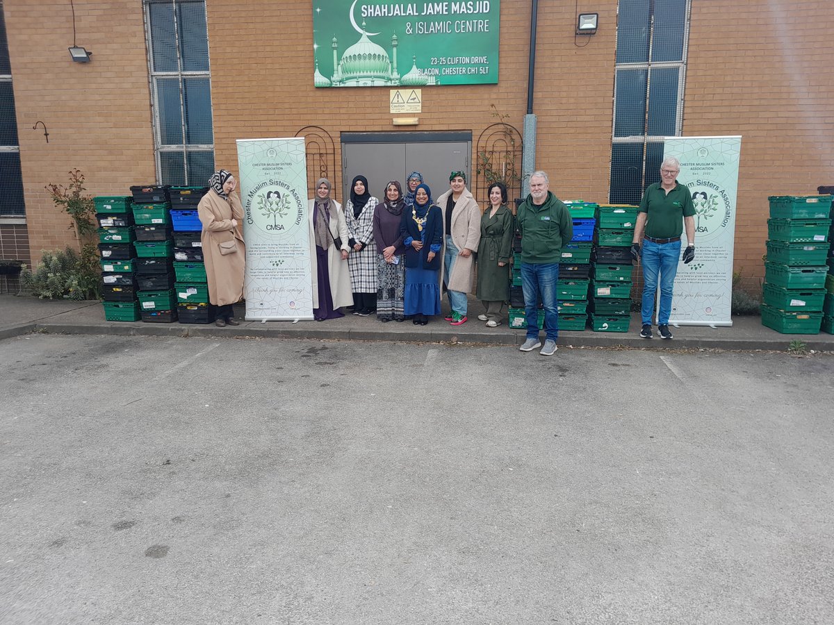 MayorChester's tweet image. This week I was delighted to help with the CMSA Foodbank Collection. Volunteers who dedicate their time to helping the vulnerable are part of what makes Chester great.

It was incredibly rewarding to spend time helping out where I could.

#Chester #CMSA #Foodbank #Volunteering