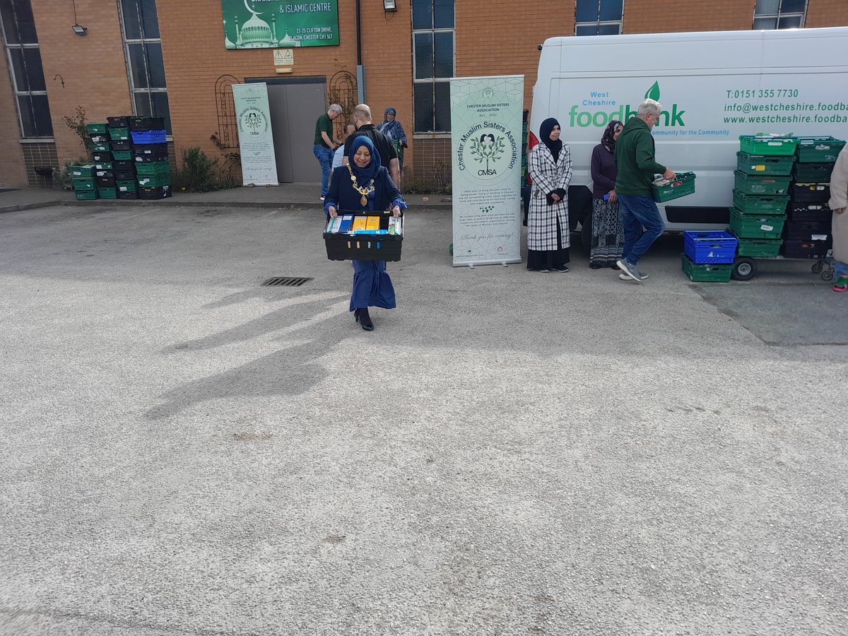 MayorChester's tweet image. This week I was delighted to help with the CMSA Foodbank Collection. Volunteers who dedicate their time to helping the vulnerable are part of what makes Chester great.

It was incredibly rewarding to spend time helping out where I could.

#Chester #CMSA #Foodbank #Volunteering
