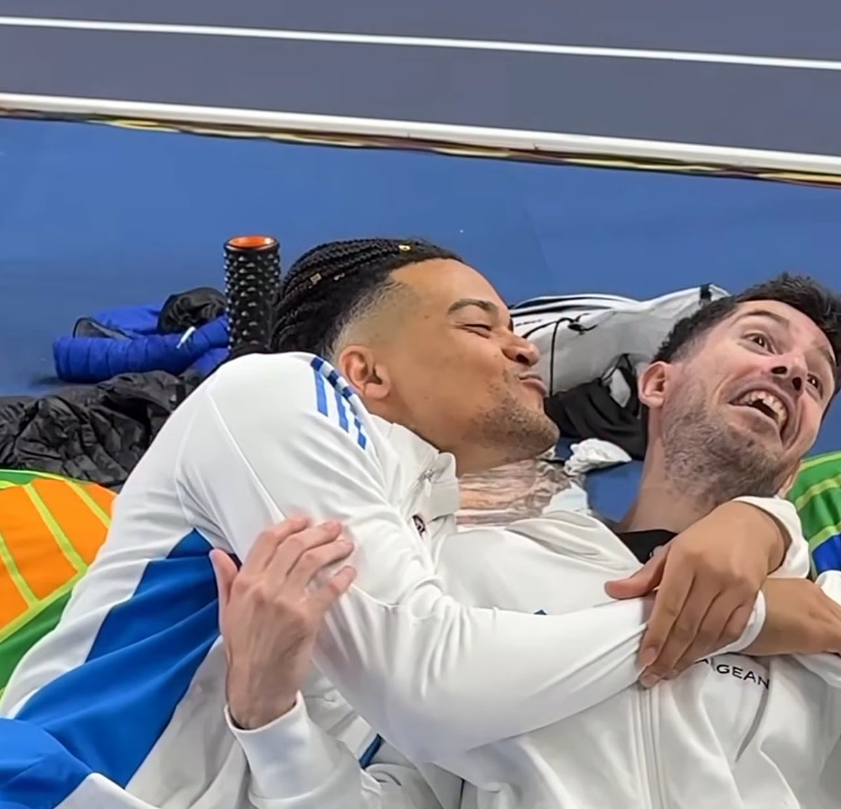 ΛΑΤΡΕΙΕΣ ΜΟ😭