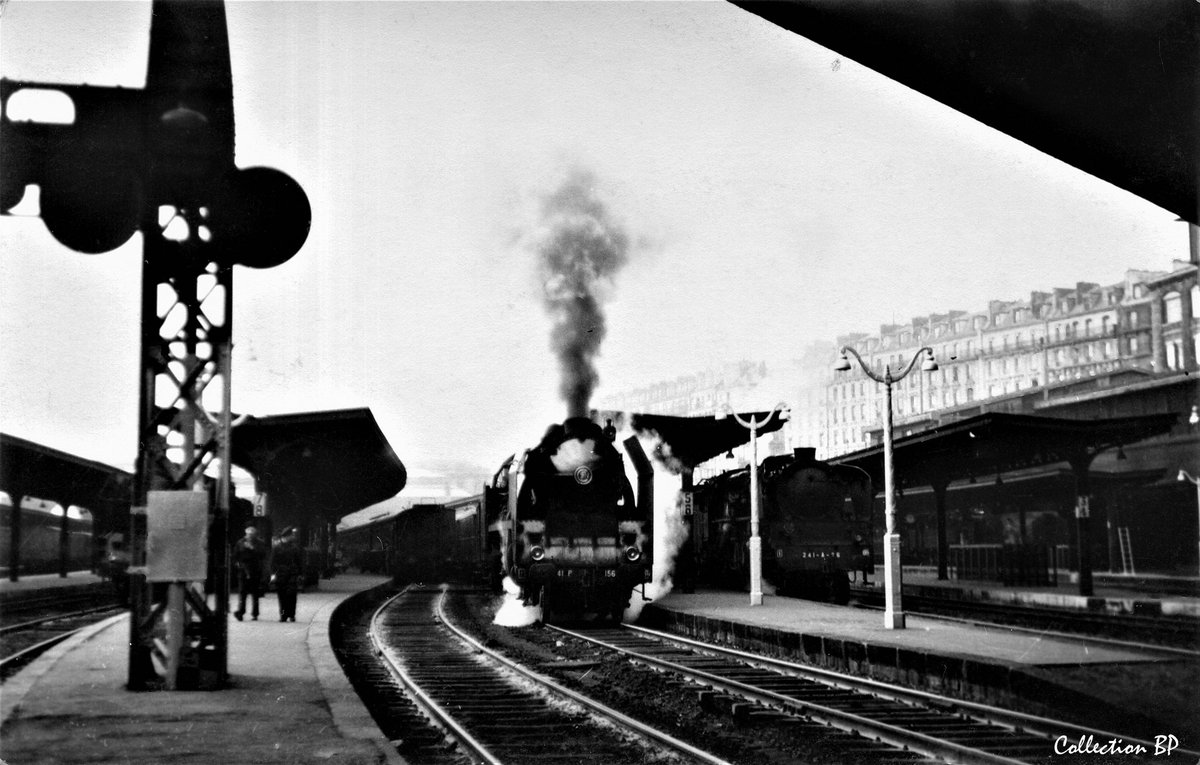 CheminsdeFerTC's tweet photo. Départs à =>#Paris =>#garedelEst quand une =>#vapeur =>#141P arrache son convoi pendant qu'à côté, une =>#241A semble être prête à les suivre. C'est probablement après Noisy-le-Sec que chaque rame empruntera son propre itinéraire.
📷P. Laurent, source : le FB "Trains d'autrefois" https://t.co/E0Vixmd4I8