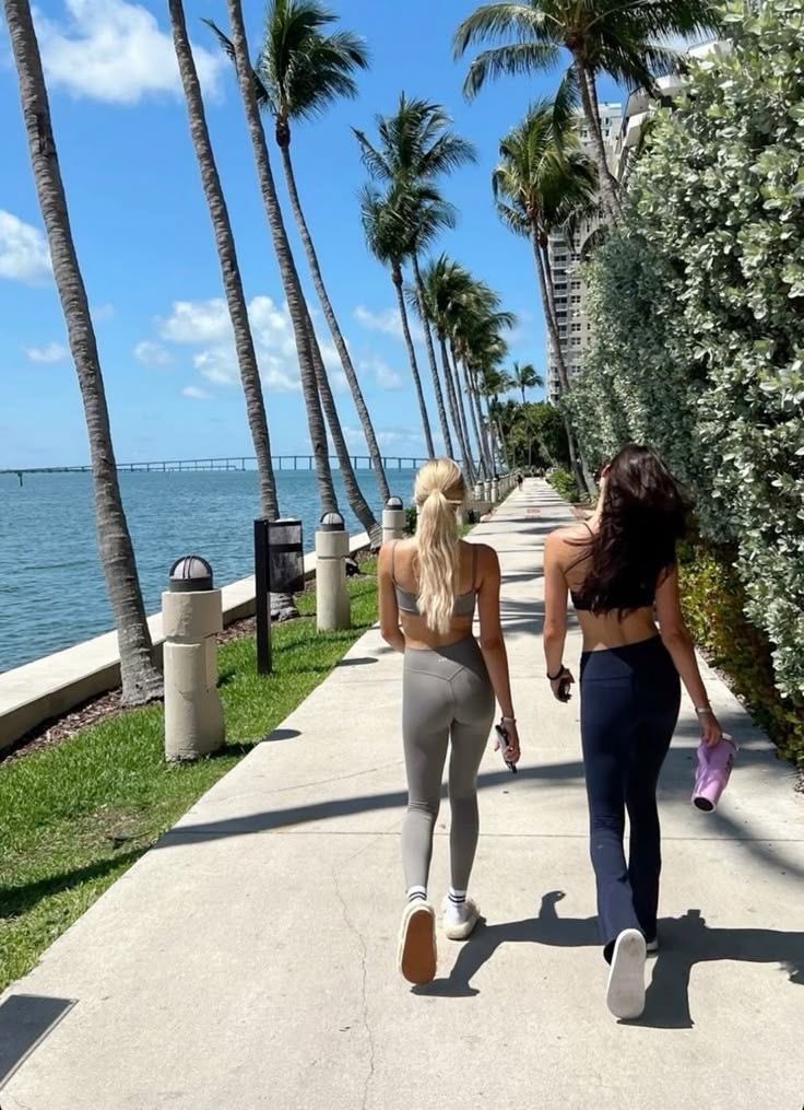 𝒞𝓁𝒶𝓈𝓈𝓎 tweet media