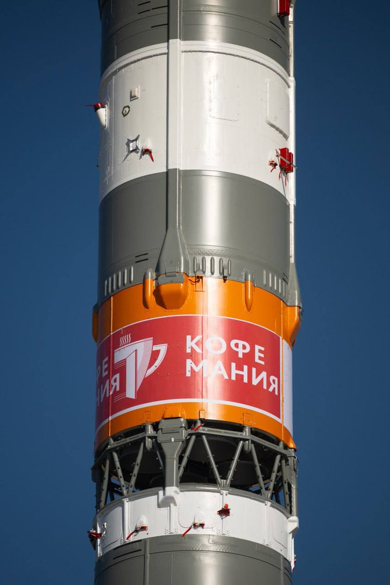 SpaceNosey's tweet image. En una hora se lanzará la misión Pregress MS-33 de reabastecimiento a la #ISS.

Con este despegue la plataforma 31/6 volverá a estar operativa tras de unos meses después del incidente.

Parece que el cohete lleva varios anuncios publicitarios.