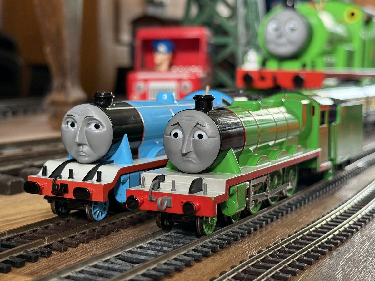 ShadowGWR's tweet photo. Why should Henry have a new shape? A shape good enough for me is good enough for him. He goes galivanting off to Crewe, leaving us to do his work, and comes back saying how happy he feels. It's disgraceful #ThomasandFriends #Bachmann #TTTE #GordontheExpressEngine https://t.co/69yrZyhm5M
