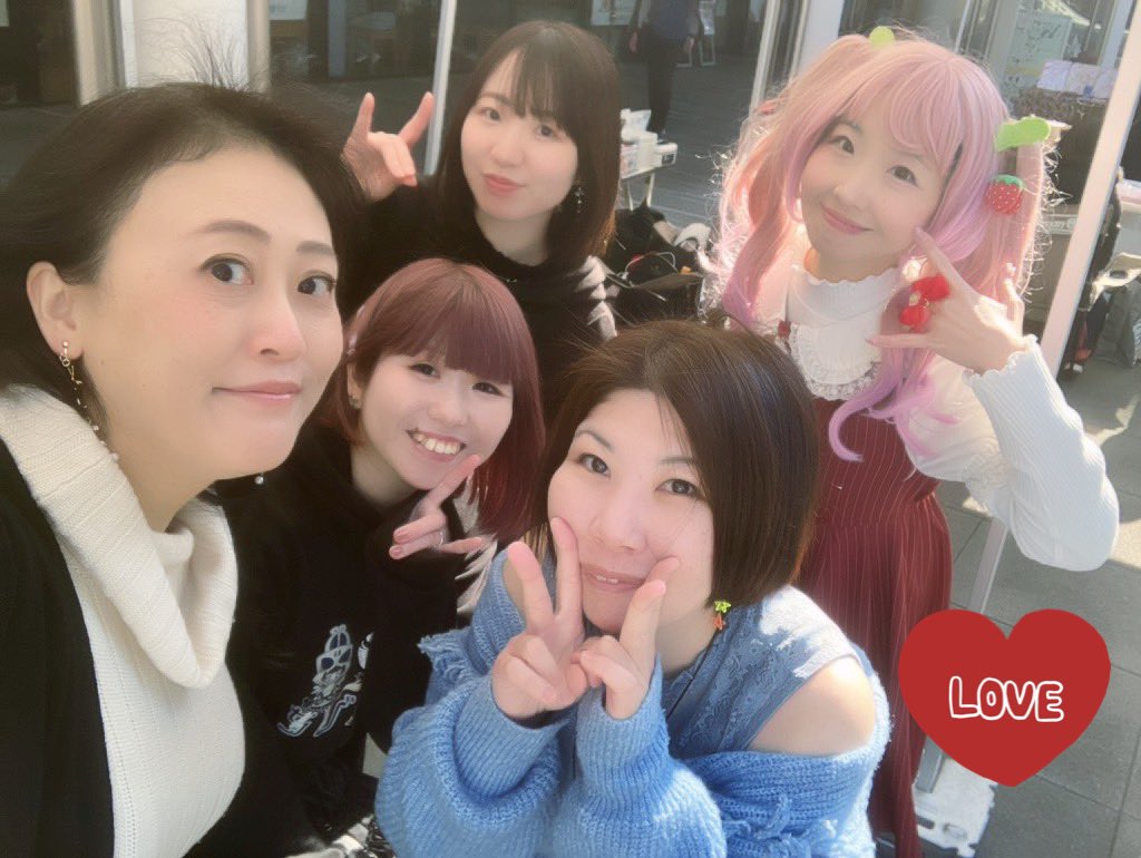 へへへ…♡♡可愛い子ちゃんたちとも写真撮ってもらったんやで…♡♡いいだろー！！！？(怒られろ)

イーたんとは栃木でもご一緒してるので、安心感は半端ないですわ…♡♡
山とケさんも普通にお歌が好きよ…♡あとお2人の雰囲気が好き…♡♡(突撃の告白)
( *´艸｀) #川越キャラクターベース