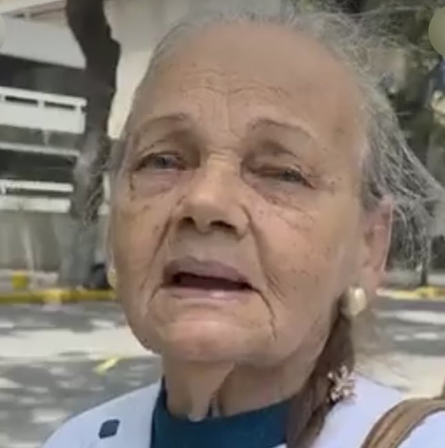 📢 ¡URGENTE! ¿DÓNDE ESTÁ VÍCTOR HUGO QUERO NAVAS? 📢

Es una vergüenza y una crueldad lo que el Estado venezolano le hace a la señora Carmen Teresa Navas, de 82 años. Mientras ella recorre oficinas buscando a su hijo bajo una desaparición forzada, los funcionarios la tienen en un