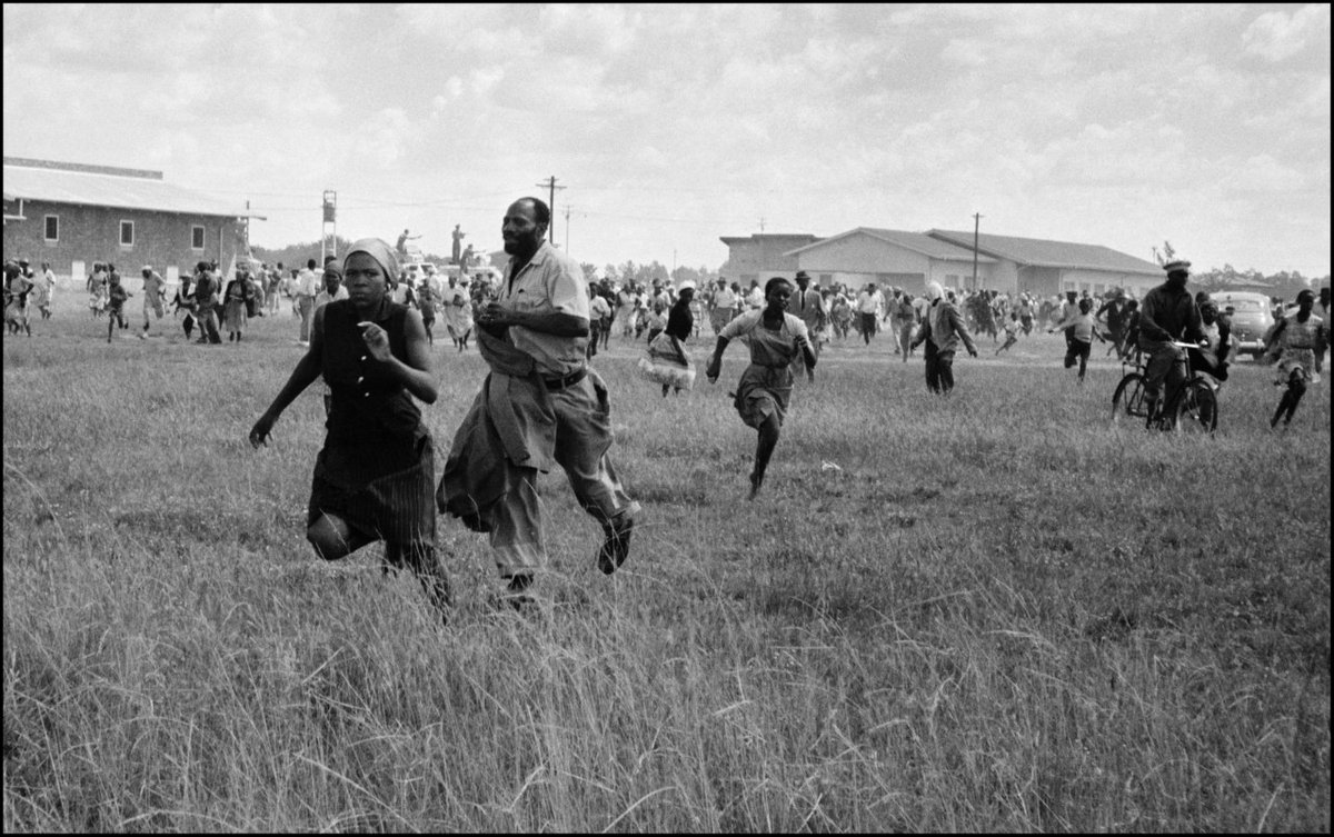 sanfort9494's tweet photo. The police opened fire at around 5000 to 7000 black people who were protesting against the "pass laws," which were internal passport systems used by the apartheid government to control and segregate the Black population. The opened fire lasted for approximately 2 minutes. 69 people were ki11ed and at least 180 were injured, many of whom were sh0t in the back while trying to flee. The massacre took place in the township of Sharpville, South Africa 🇿🇦.