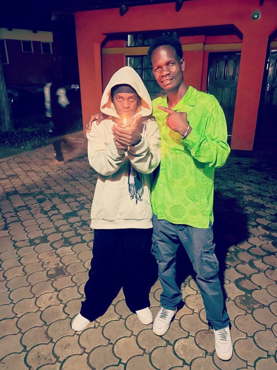 Glitz and Glam tweet media