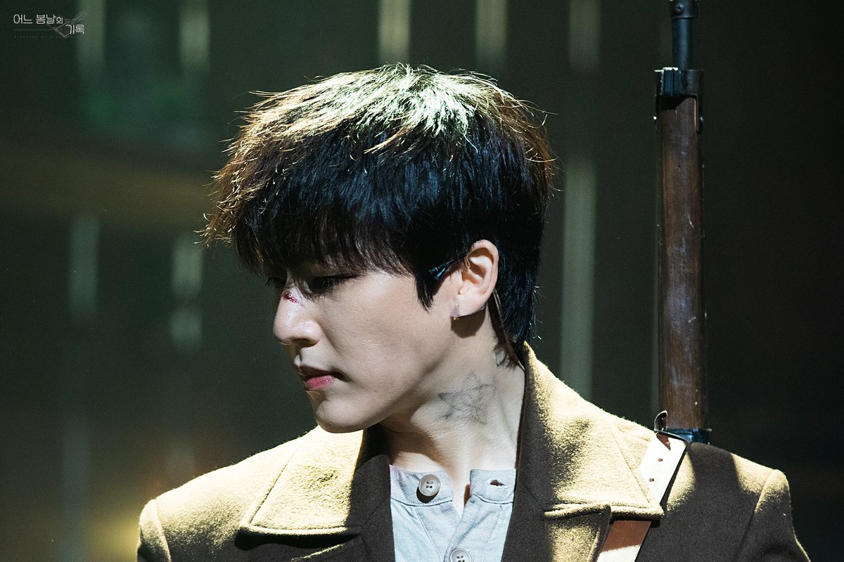 h_springday_p's tweet photo. 20260314 | 6:30pm
연극 「빵야」 커튼콜
빵야 | 원태민 배우님

"아픔을 팔아먹는 수많은 거짓말." https://t.co/g7JEO3kfHu