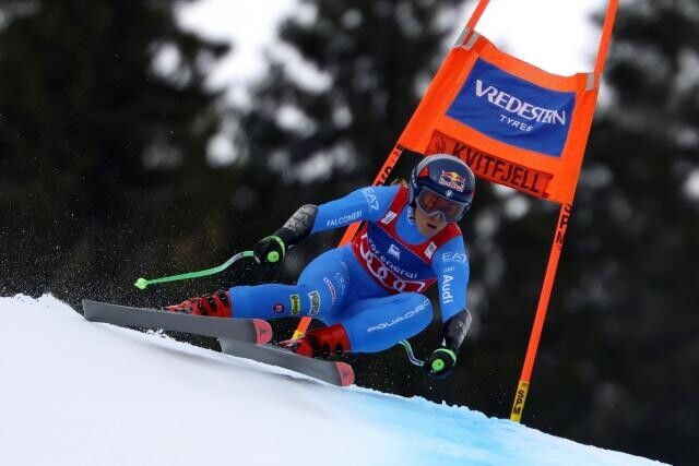 lequipe's tweet photo. L'Italienne Sofia Goggia a remporté dimanche le dernier super-G de l'hiver à Kvitfjell, empochant aussi le globe de la spécialité. L'Allemande Emma Aicher, 4e, revient à 45 points de Mikaela Shiffrin au classement général.
➡️ https://t.co/fTK51HPVXh https://t.co/mgB6ATFWFD